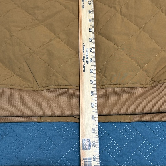 The North Face Men's Tan Quilted Vest - Picture 6 of 6